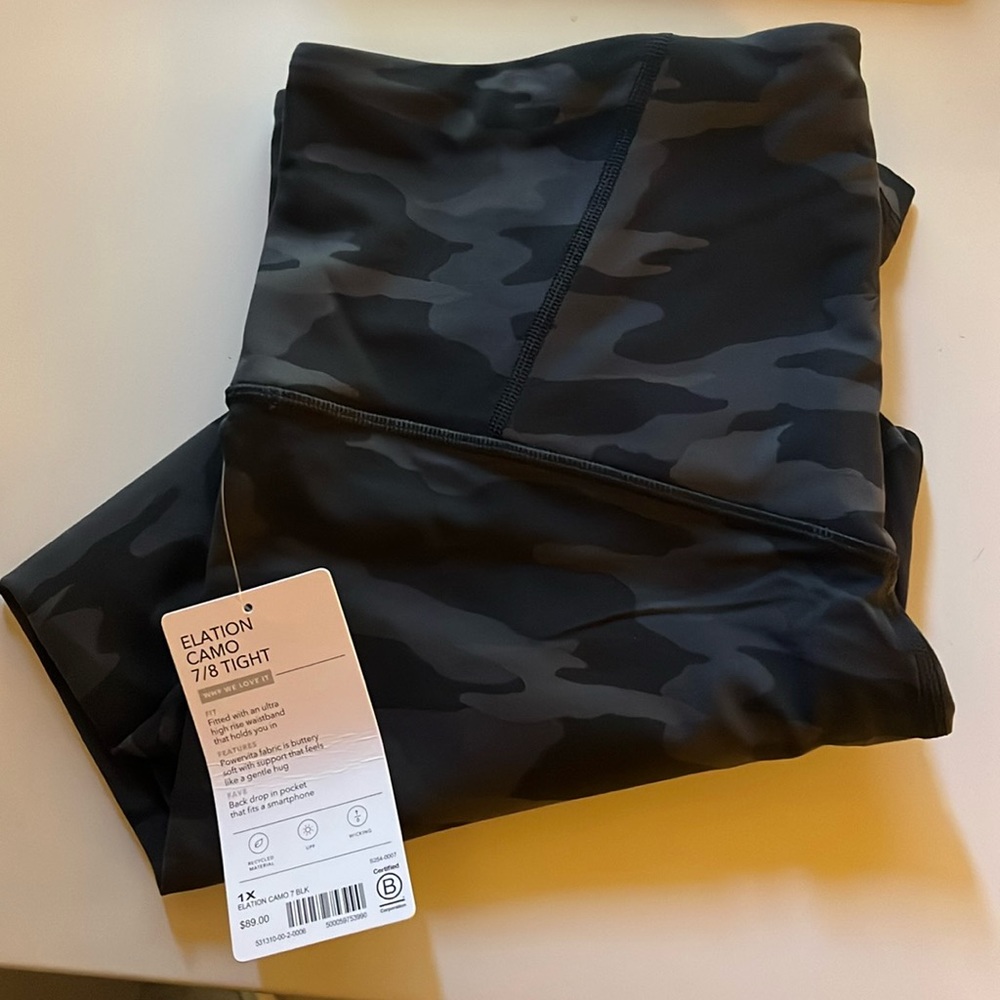 Brand New Athleta Elation Camo Tights - Size 1X